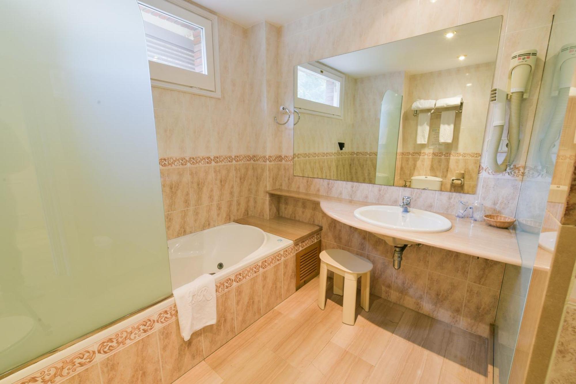 Hotel Robert La Pobla de Claramunt Екстер'єр фото