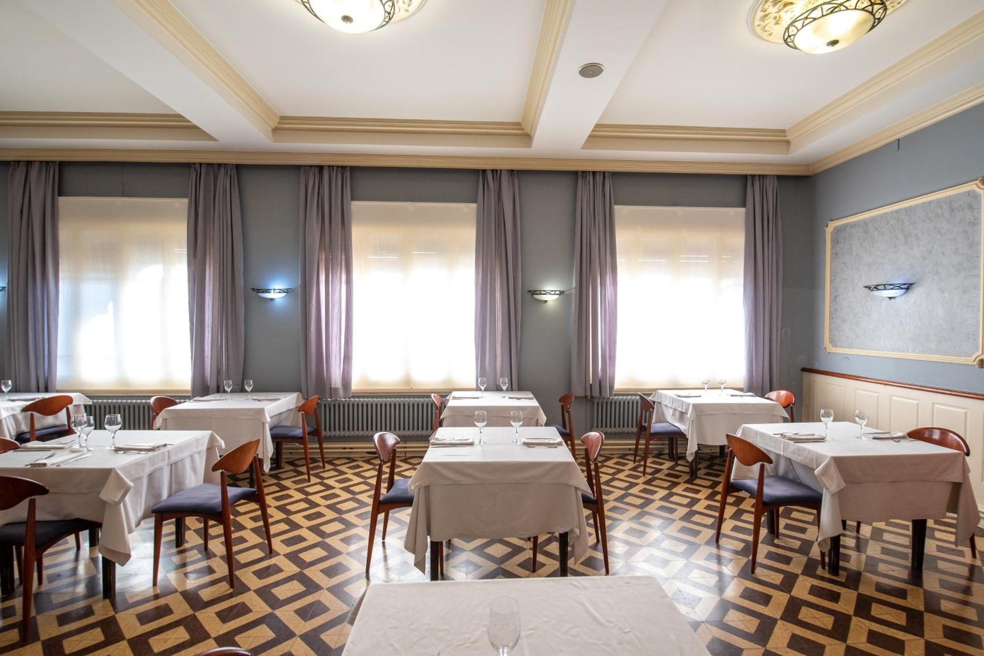 Hotel Robert La Pobla de Claramunt Екстер'єр фото