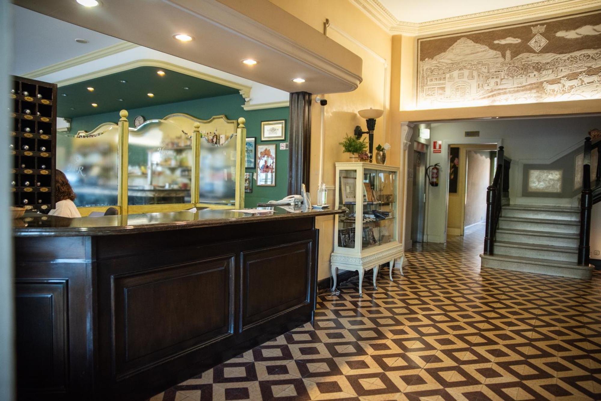 Hotel Robert La Pobla de Claramunt Екстер'єр фото
