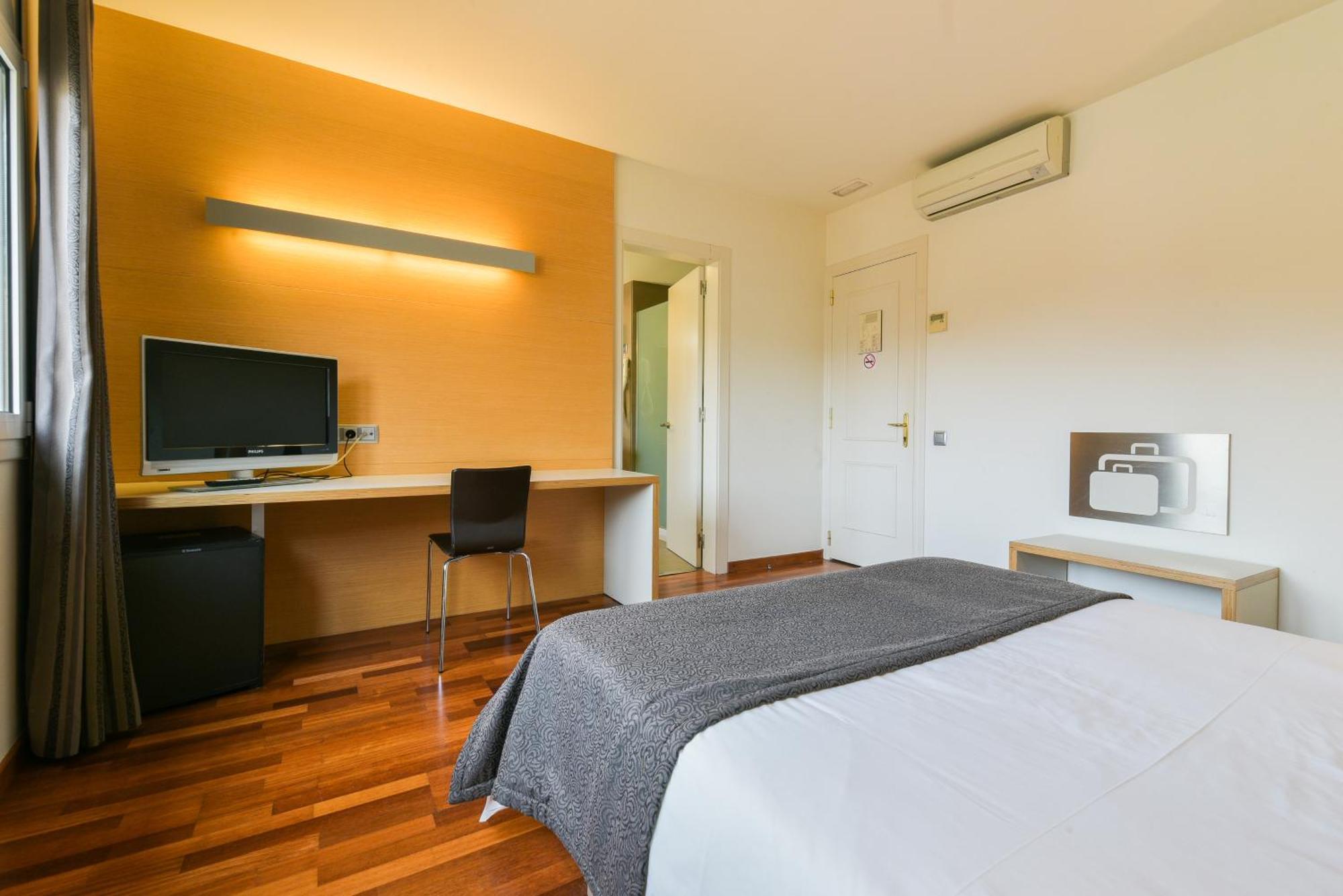 Hotel Robert La Pobla de Claramunt Екстер'єр фото