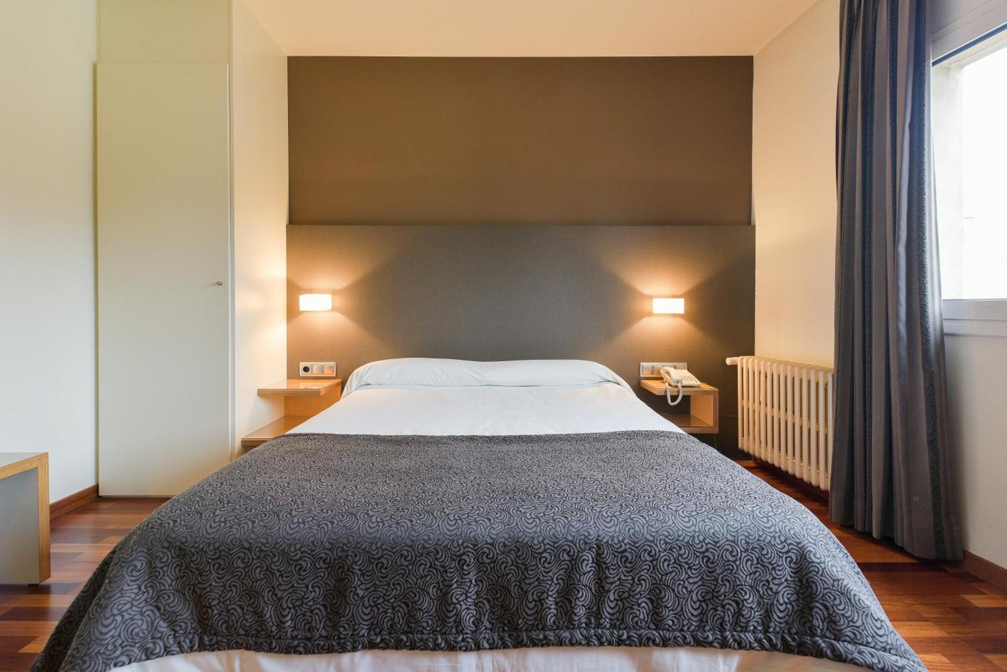 Hotel Robert La Pobla de Claramunt Екстер'єр фото